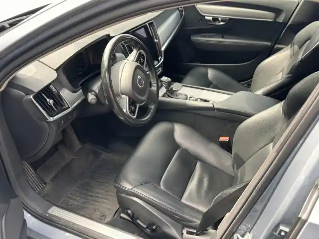 Sininen Farmari, Volvo V90 – JKG-646