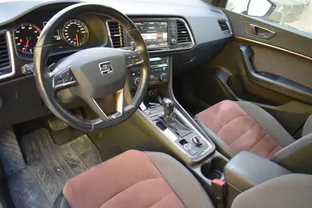 Valkoinen Maastoauto, Seat Ateca – JKG-844