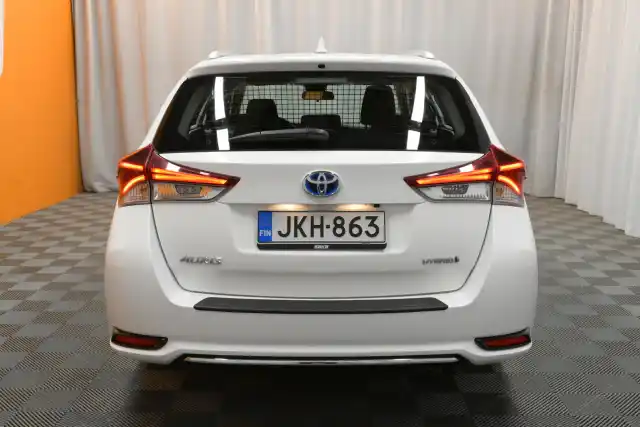 Valkoinen Farmari, Toyota Auris – JKH-863