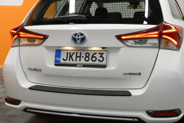 Valkoinen Farmari, Toyota Auris – JKH-863