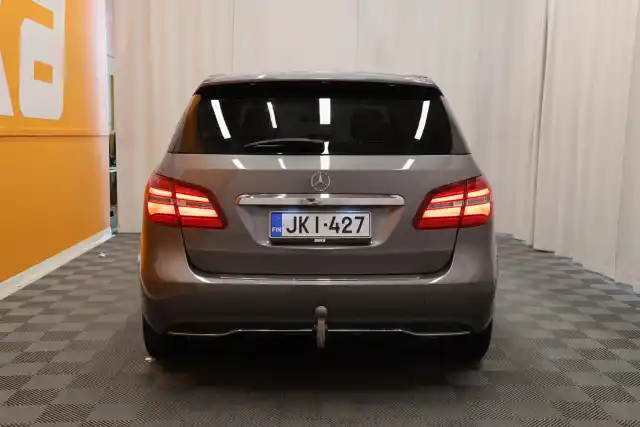 Harmaa Tila-auto, Mercedes-Benz B – JKI-427