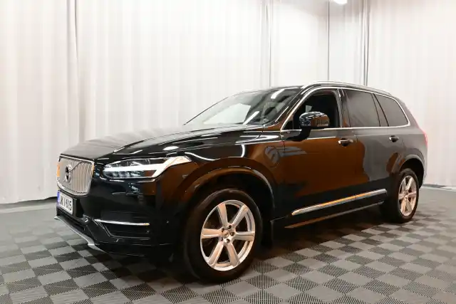 Musta Maastoauto, Volvo XC90 – JKI-605