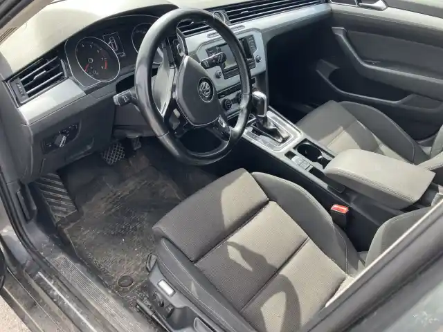 Harmaa Farmari, Volkswagen Passat – JKJ-207