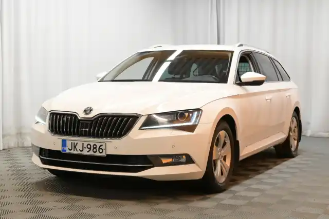 Valkoinen Farmari, Skoda Superb – JKJ-986