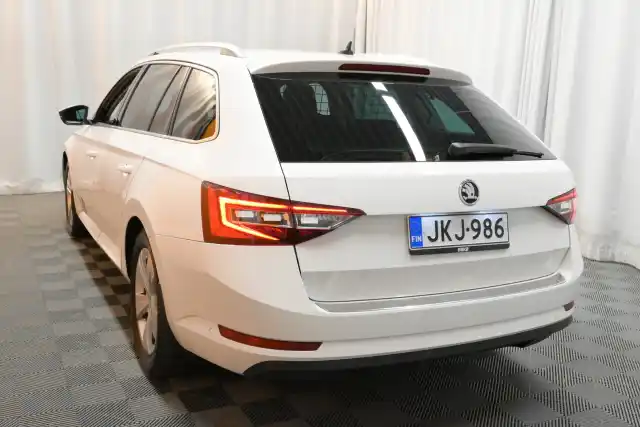 Valkoinen Farmari, Skoda Superb – JKJ-986