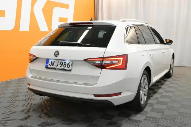 Valkoinen Farmari, Skoda Superb – JKJ-986