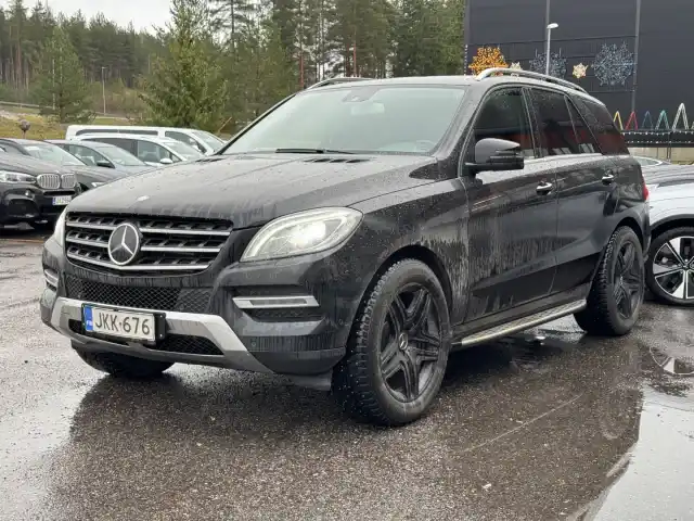  Maastoauto, Mercedes-Benz ML – JKK-676