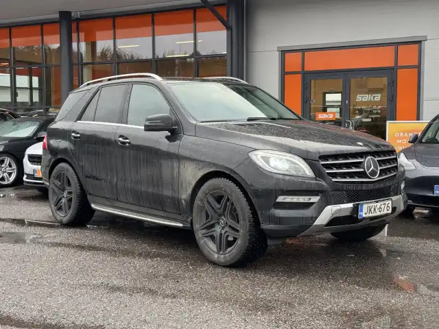  Maastoauto, Mercedes-Benz ML – JKK-676