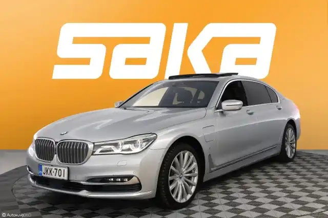 Harmaa Sedan, BMW 740 – JKK-701