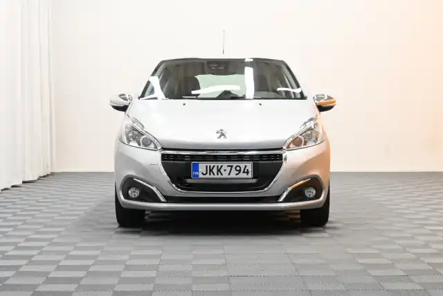 Harmaa Viistoperä, Peugeot 208 – JKK-794