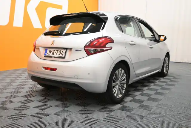 Harmaa Viistoperä, Peugeot 208 – JKK-794