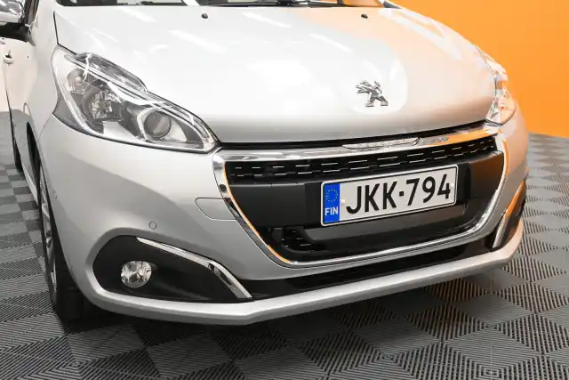 Harmaa Viistoperä, Peugeot 208 – JKK-794