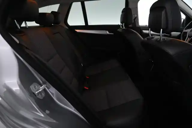 Harmaa Farmari, Mercedes-Benz C – JKL-176