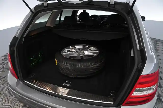 Harmaa Farmari, Mercedes-Benz C – JKL-176