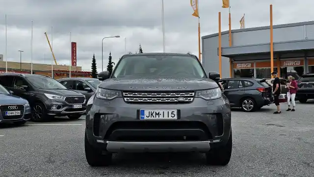Harmaa Maastoauto, Land Rover Discovery – JKM-115
