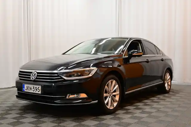 Musta Sedan, Volkswagen Passat – JKN-395