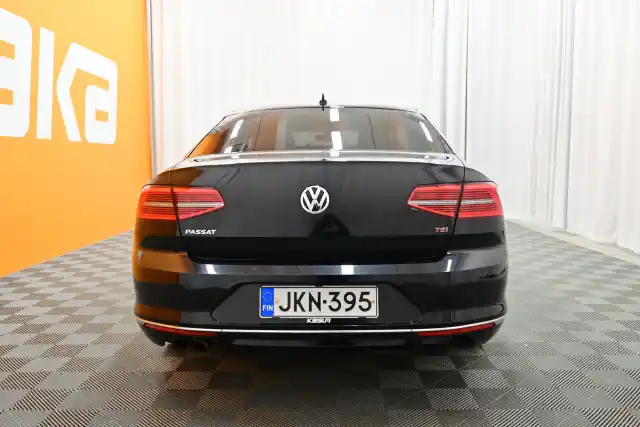 Musta Sedan, Volkswagen Passat – JKN-395