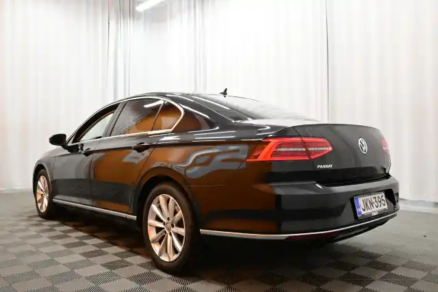 Musta Sedan, Volkswagen Passat – JKN-395