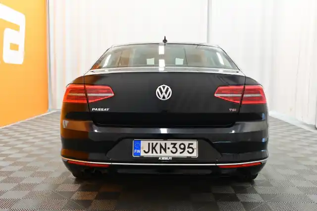 Musta Sedan, Volkswagen Passat – JKN-395