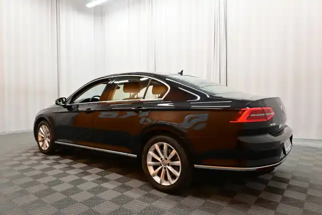 Musta Sedan, Volkswagen Passat – JKN-395