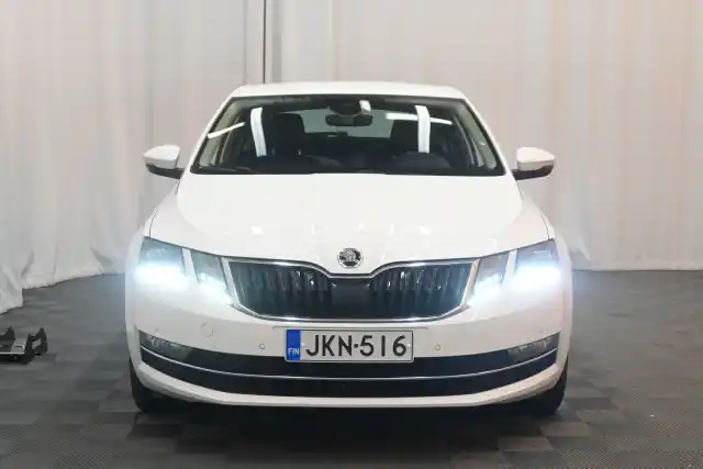 Valkoinen Viistoperä, Skoda Octavia – JKN-516