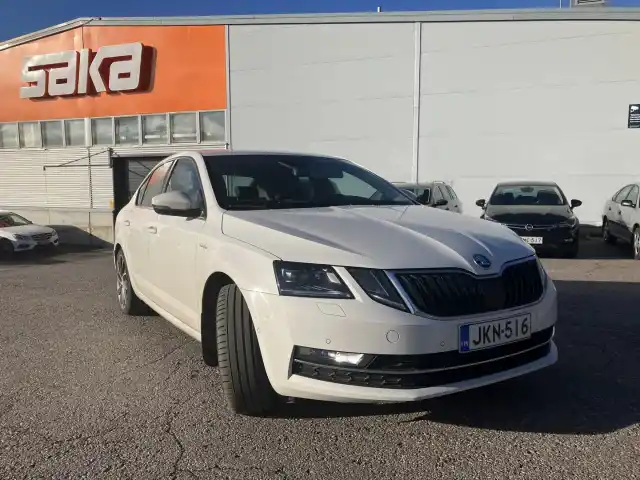 Valkoinen Viistoperä, Skoda Octavia – JKN-516