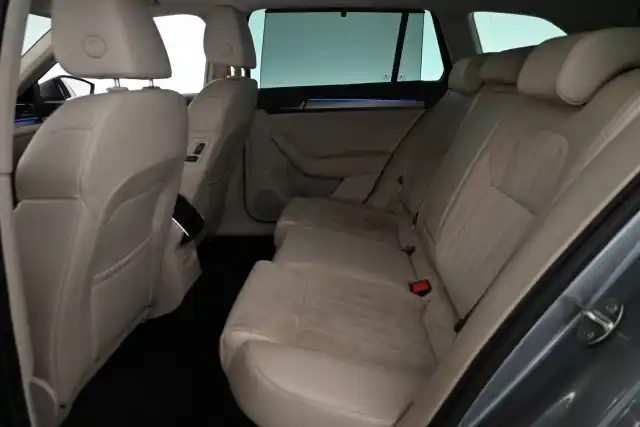 Harmaa Farmari, Skoda Superb – JKN-547
