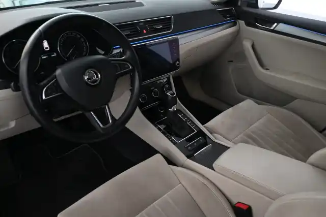 Harmaa Farmari, Skoda Superb – JKN-547
