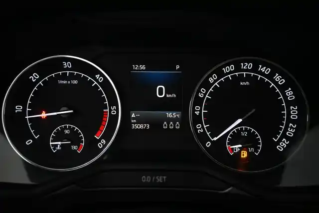 Harmaa Farmari, Skoda Superb – JKN-547