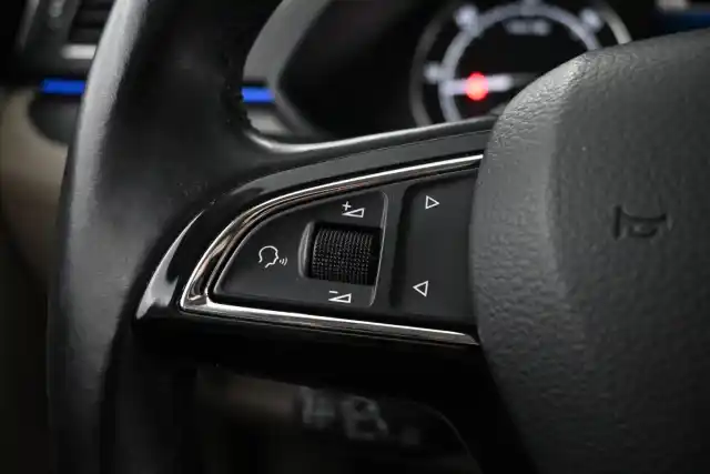 Harmaa Farmari, Skoda Superb – JKN-547