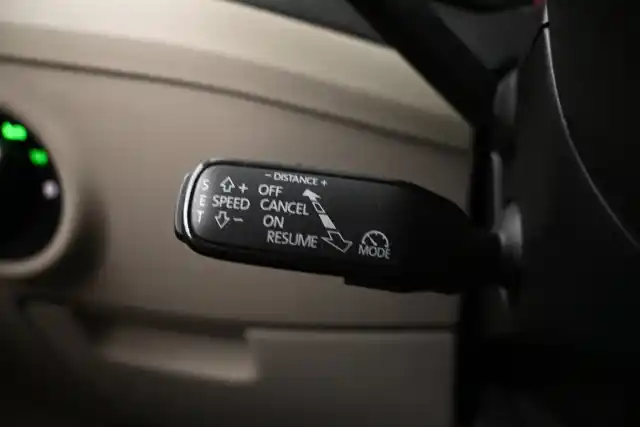 Harmaa Farmari, Skoda Superb – JKN-547