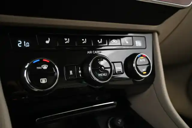 Harmaa Farmari, Skoda Superb – JKN-547
