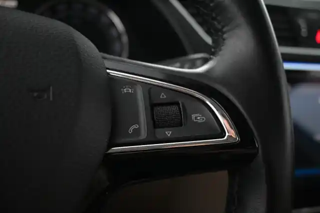 Harmaa Farmari, Skoda Superb – JKN-547