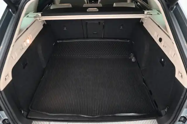 Harmaa Farmari, Skoda Superb – JKN-547