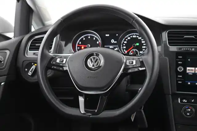 Valkoinen Viistoperä, Volkswagen Golf – JKP-534