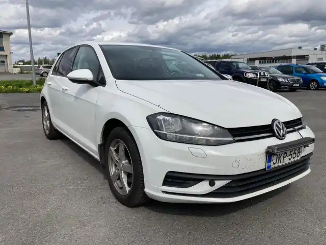 Valkoinen Viistoperä, Volkswagen Golf – JKP-558