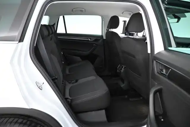 Valkoinen Maastoauto, Skoda Kodiaq – JKP-707