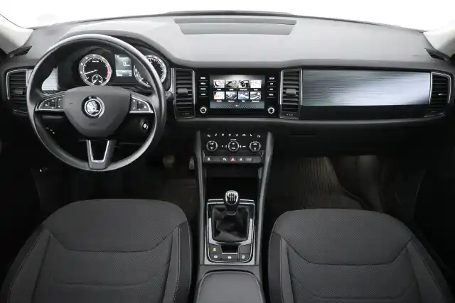 Valkoinen Maastoauto, Skoda Kodiaq – JKP-707