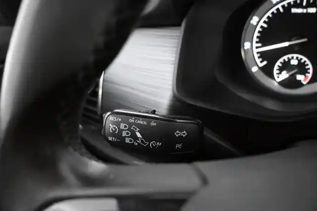 Valkoinen Maastoauto, Skoda Kodiaq – JKP-707