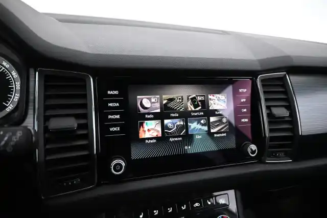 Valkoinen Maastoauto, Skoda Kodiaq – JKP-707