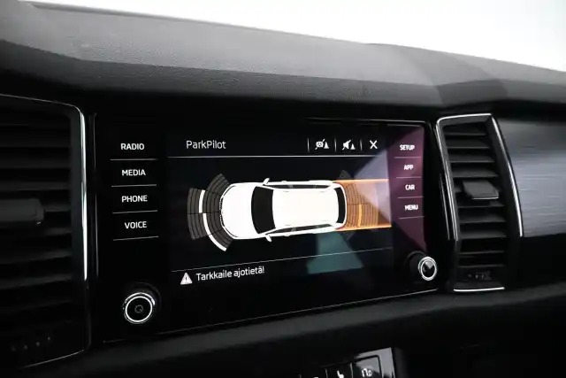 Valkoinen Maastoauto, Skoda Kodiaq – JKP-707