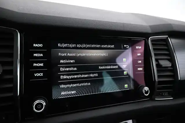 Valkoinen Maastoauto, Skoda Kodiaq – JKP-707
