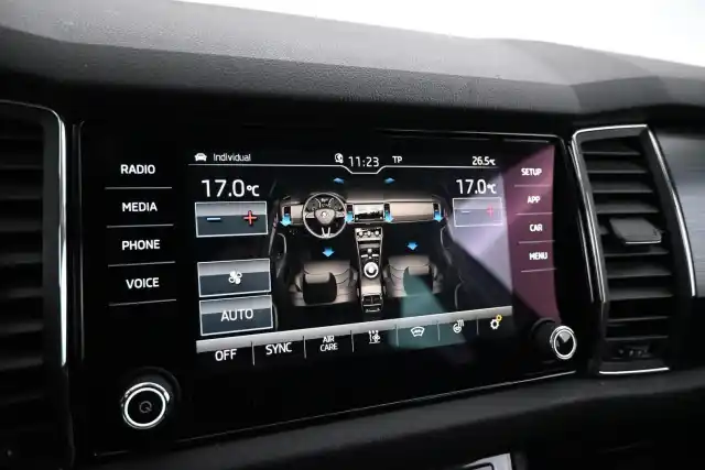 Valkoinen Maastoauto, Skoda Kodiaq – JKP-707