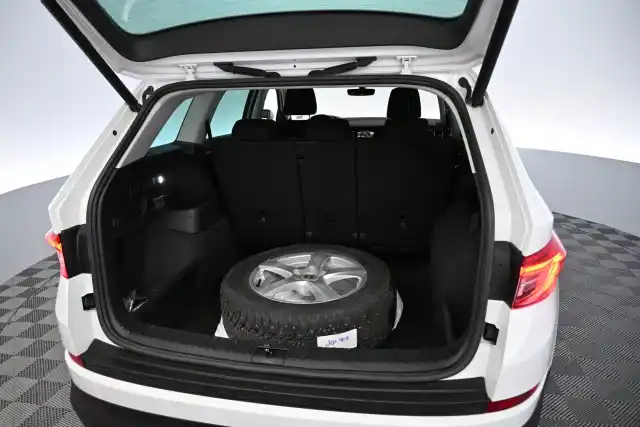 Valkoinen Maastoauto, Skoda Kodiaq – JKP-707