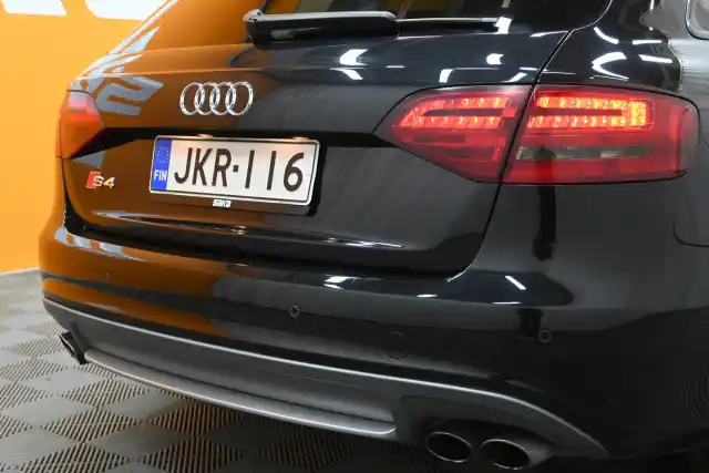 Musta Farmari, Audi S4 – JKR-116