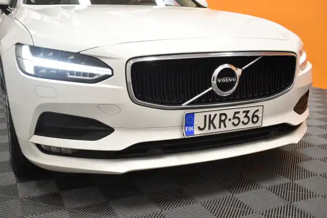 Valkoinen Sedan, Volvo S90 – JKR-536