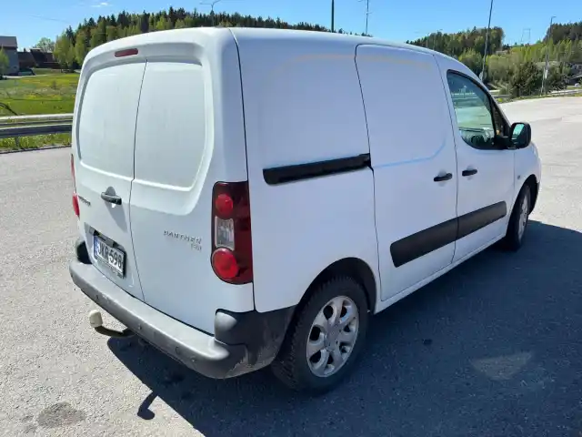 Valkoinen Pakettiauto, Peugeot Partner – JKR-598