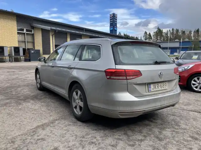 Hopea Farmari, Volkswagen Passat – JKR-689