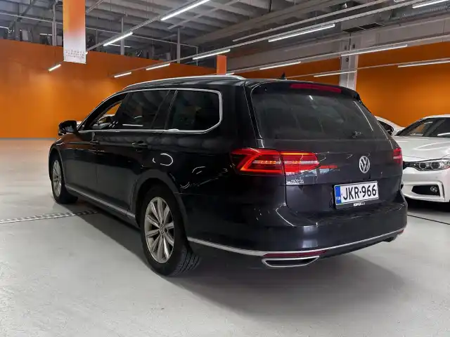 Musta Farmari, Volkswagen Passat – JKR-966