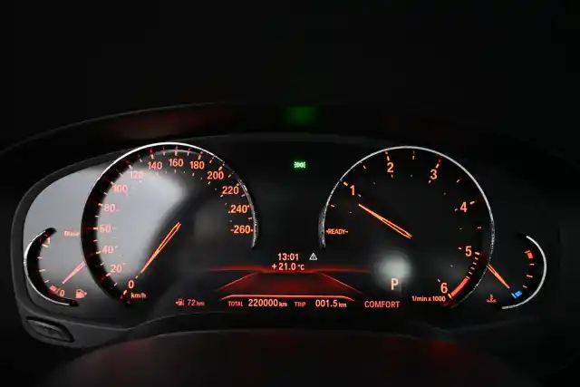 Musta Sedan, BMW 520 – JKS-986